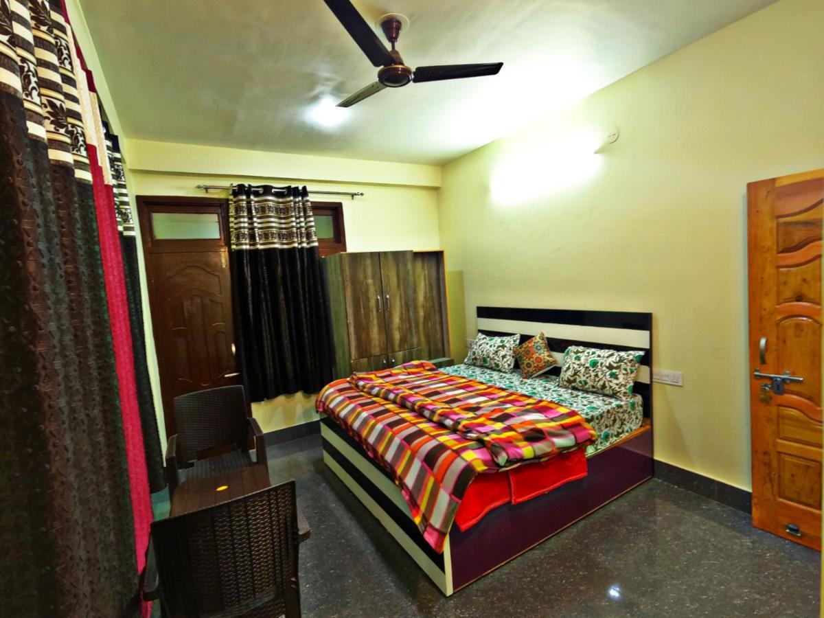 קאסול Triumph Bed And Breakfast And Cafe חדר תמונה
